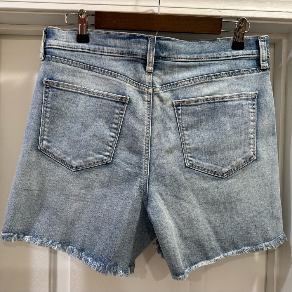 Arizona Jean Company  🆕🆕 Light Blue Distressed Stretch Denim Shorts Size 11